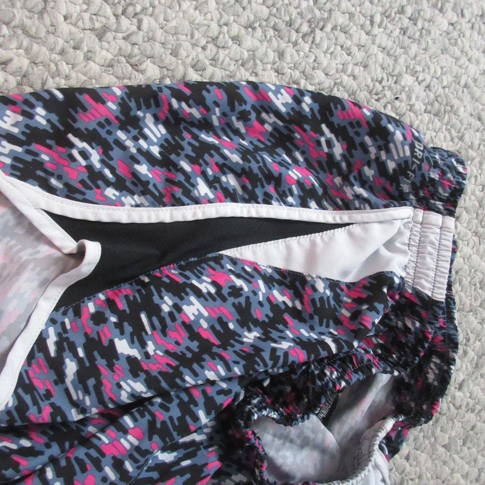 Patterned Nike Athletic Shorts - image 4